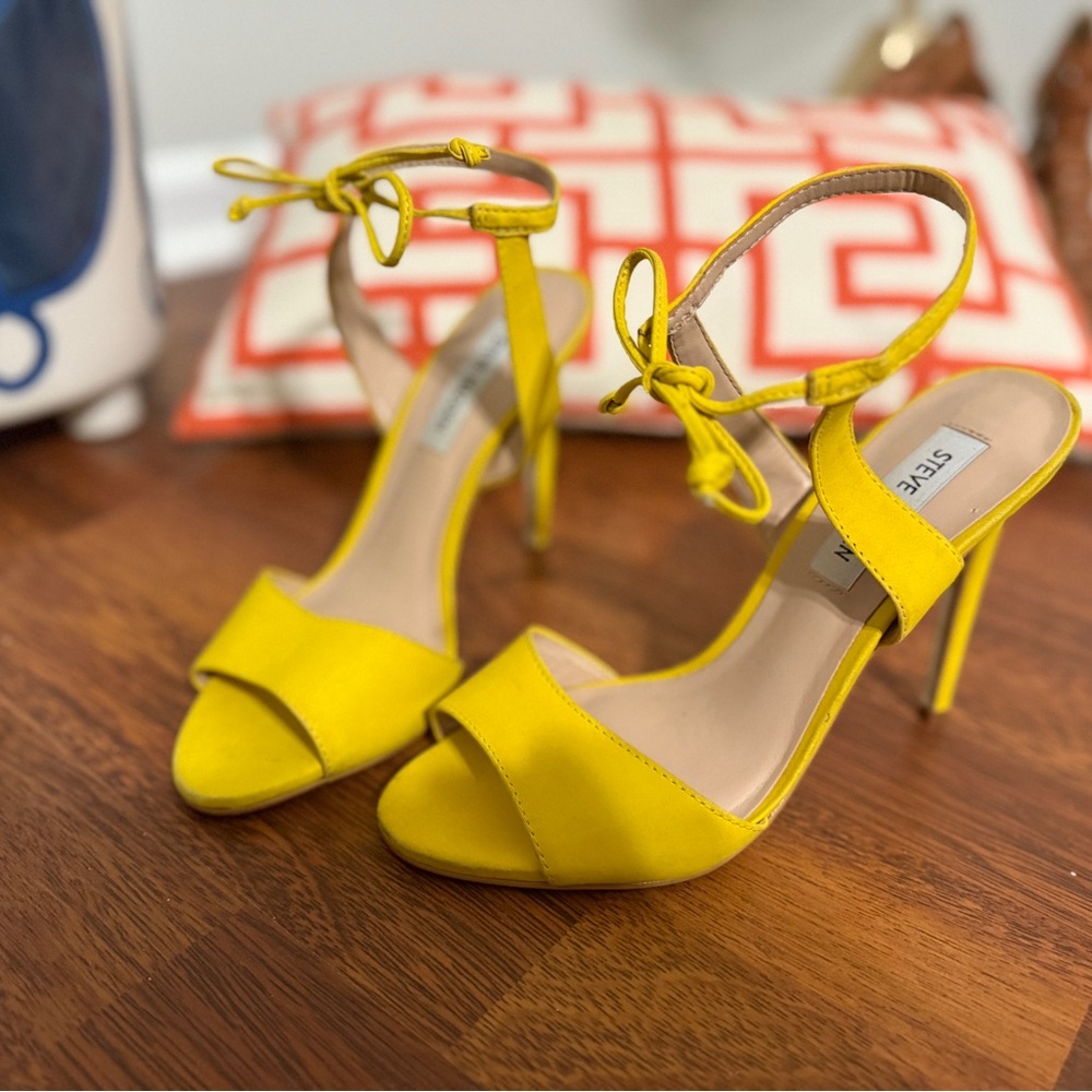 Steve Madden Strappy High Heels with peep toe in vibrant yellow